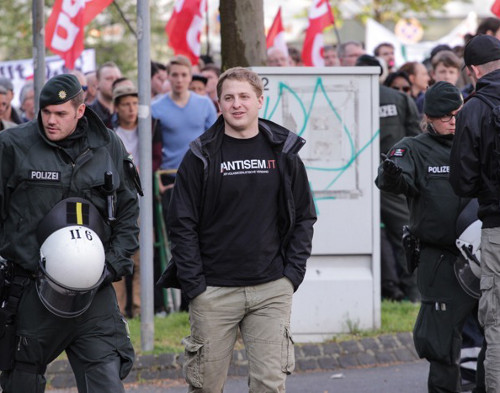 Michael Brück am beim Naziaufmarsch am 1. Mai 2015 in Essen (Bildquelle: Ruhrbarone))